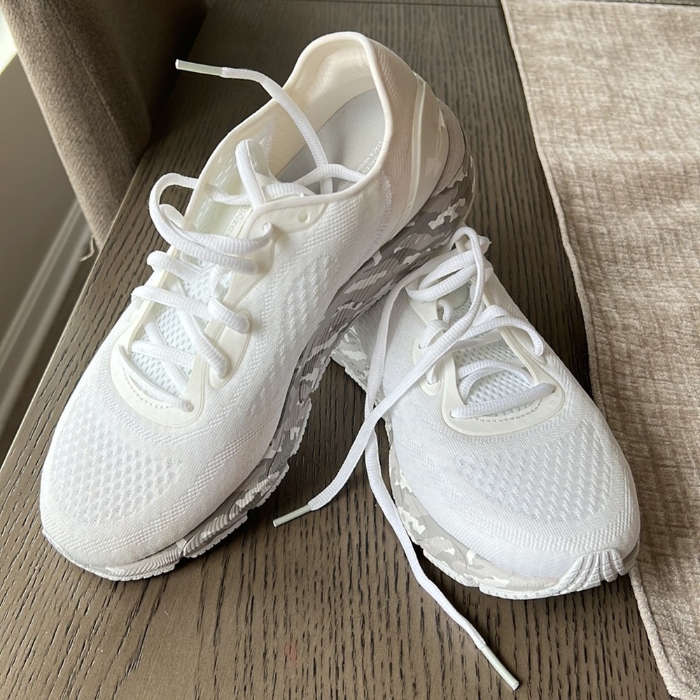 IGUC- Under Armour HOVR Sonic 5